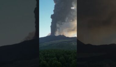 Neue Eruptionen des Ätnas in Italien | DW Nachrichten