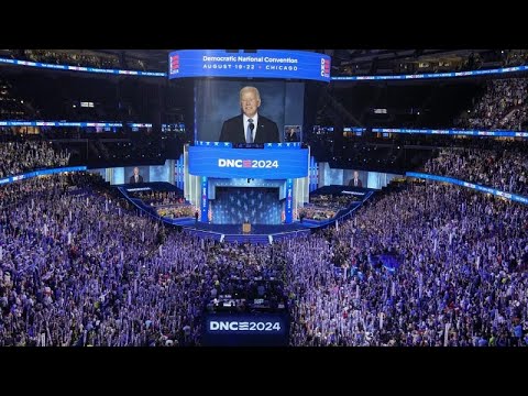 États-Unis : Kamala Harris fait une apparition surprise à la Convention démocrate