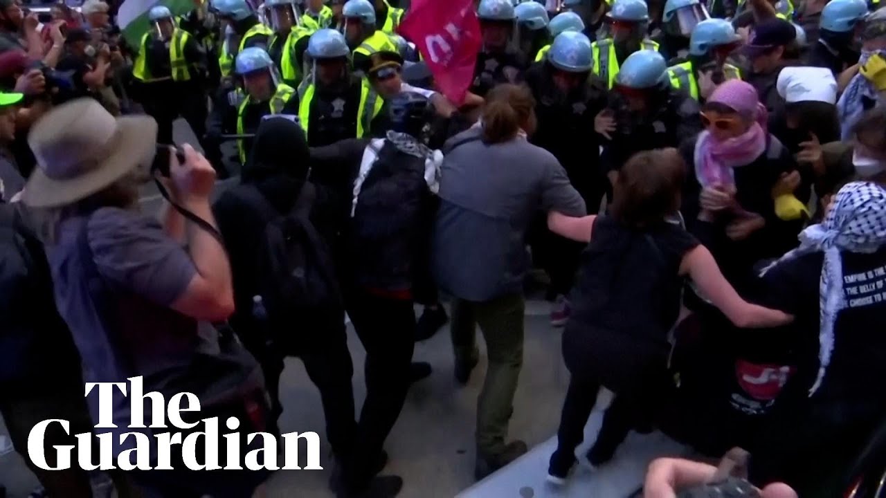 Protesters clash with police outside Israeli consulate in Chicago