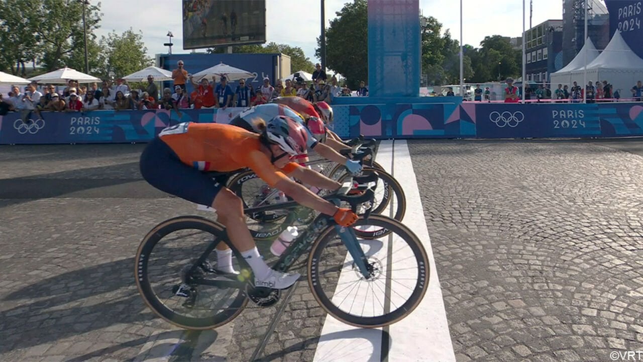 Kopecky graait brons weg in zenuwslopende finale, waarin Faulkner verrast met gouden uitval