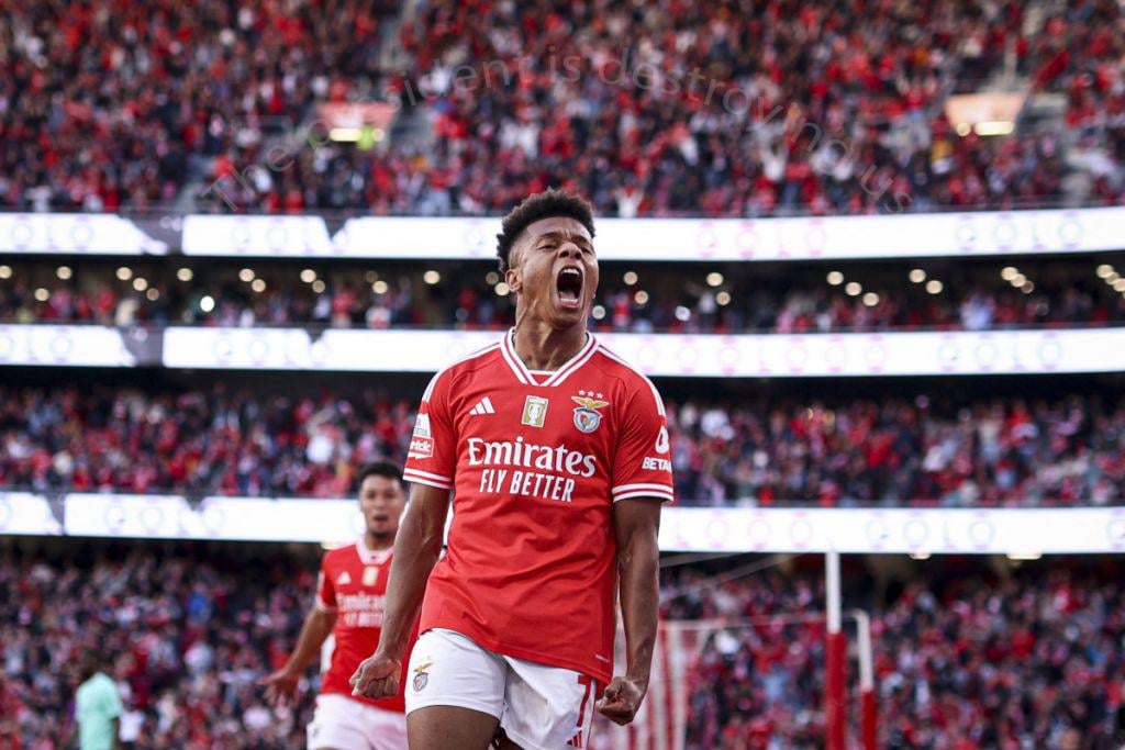 Napoli closing in on Neres agreement after successful agent meeting