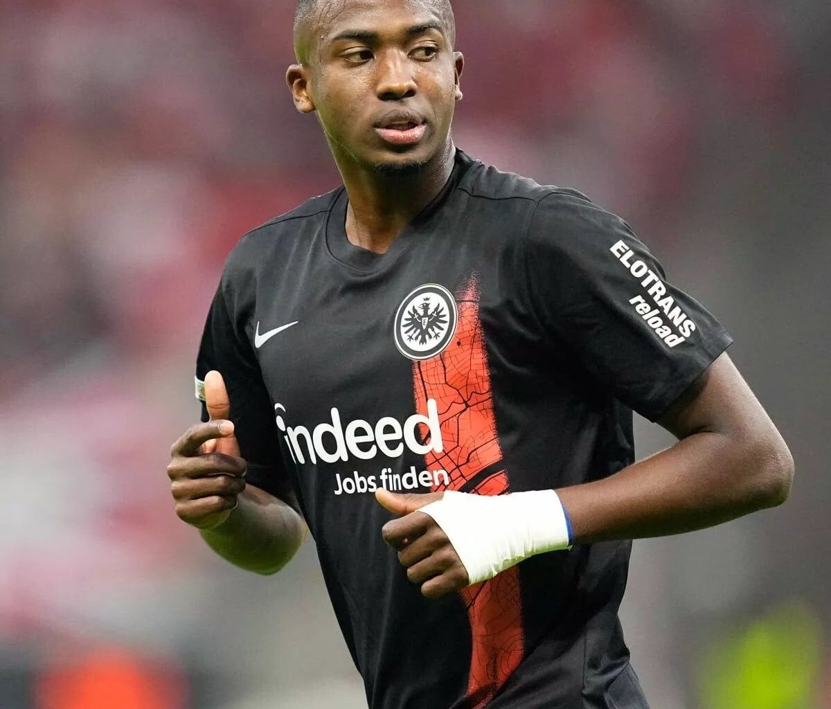 [Plettigoal] PSG shown concrete interest in Frankfurt center back Willian Pacho. Talks started with Frankfurt and the player is open to move.
