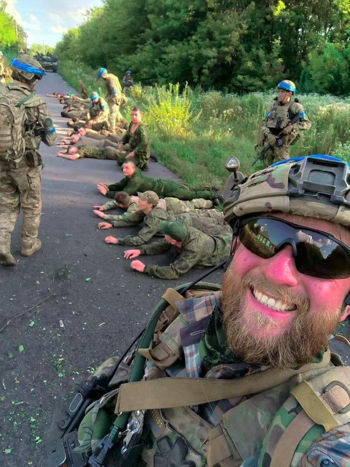 The 22nd separate mechanized brigade captured a new group of Russian soldiers in the Kursk region of Russia. Kadyrovites troops are among the POWs.