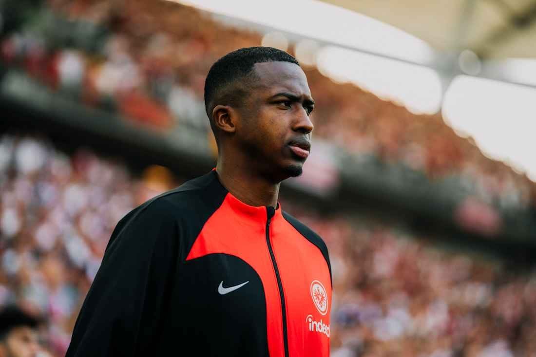 Offiziell: Willian Pacho wechselt für 40 Mio. € zu PSG