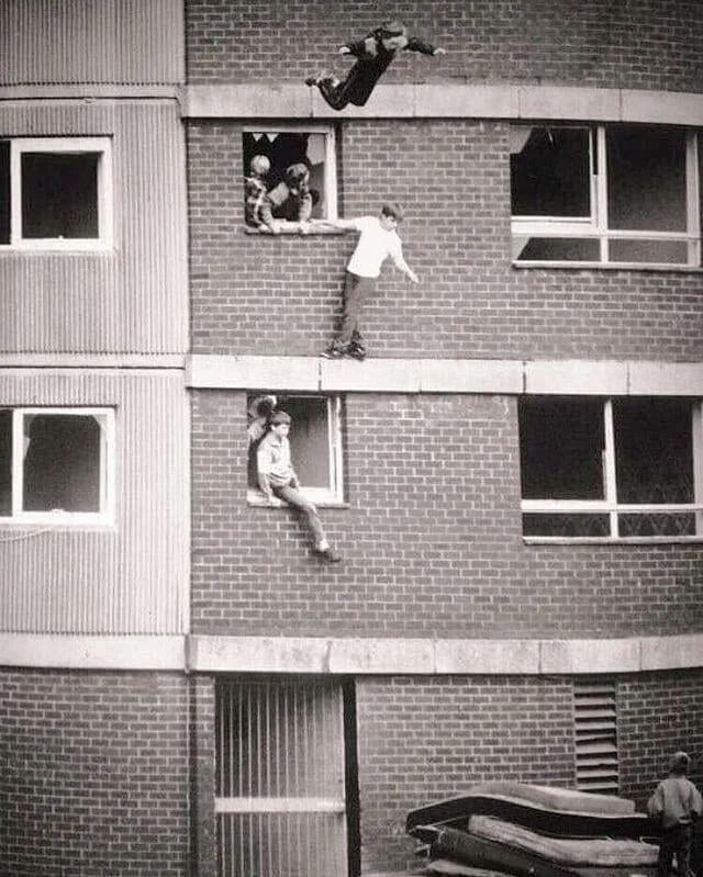 Nacimiento del balconing, Inglaterra, 1980.