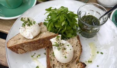 Poached eggs with toast and pesto