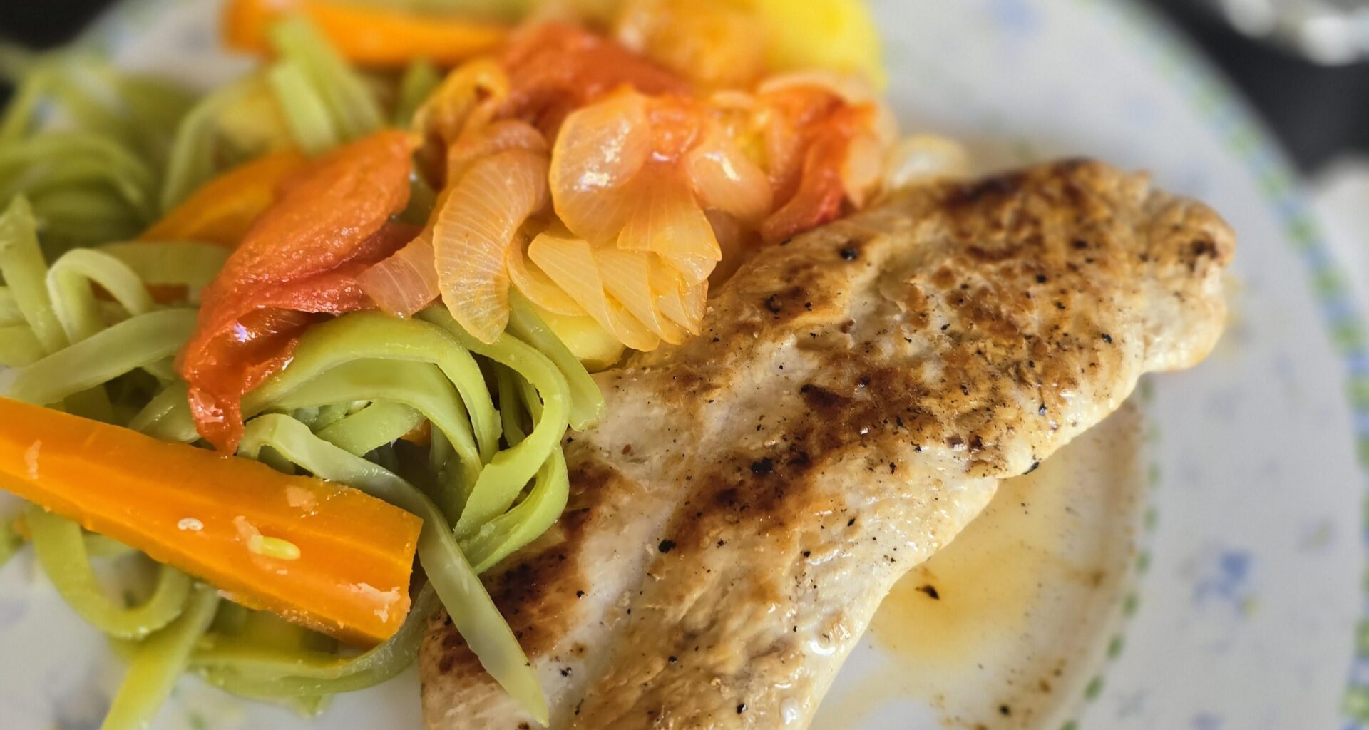 Turkey steak with potatoes and vegetables - Simple Portuguese Lunch