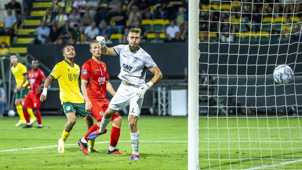 Fortuna is veel sterker dan Almere City en wint ook tweede duel van het seizoen: 3-0