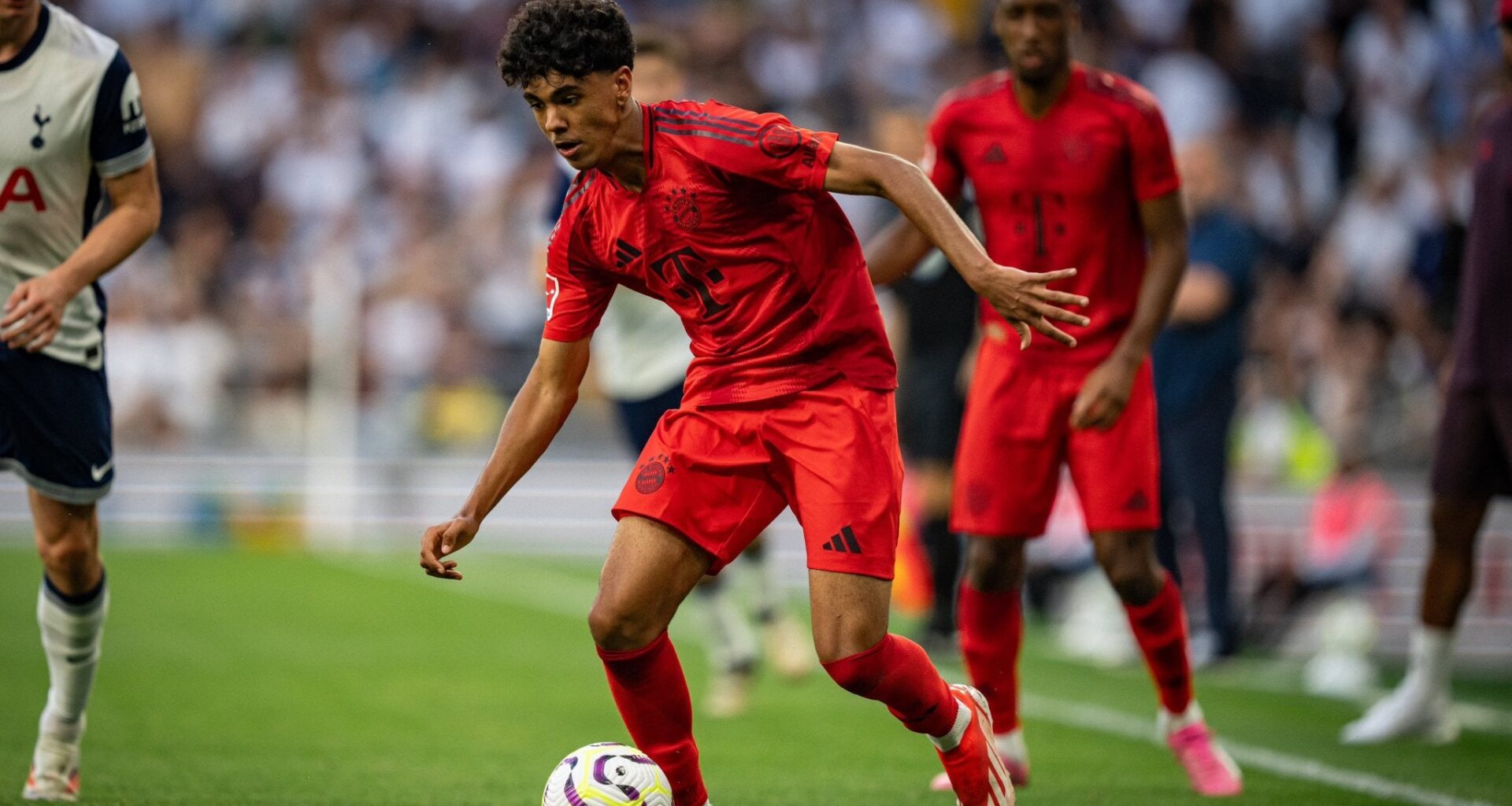Adam Aznou is expected to get more game time at Bayern in the future. The Moroccan is a candidate for the starting lineup in the Pokal game against Ulm. Aznou is rated highly at the club. It is believed that he can develop into a regular starter in the future