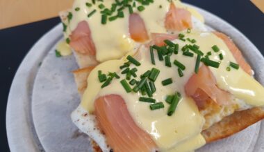 Frie egg, smoked salmon and homemade Hollandaise