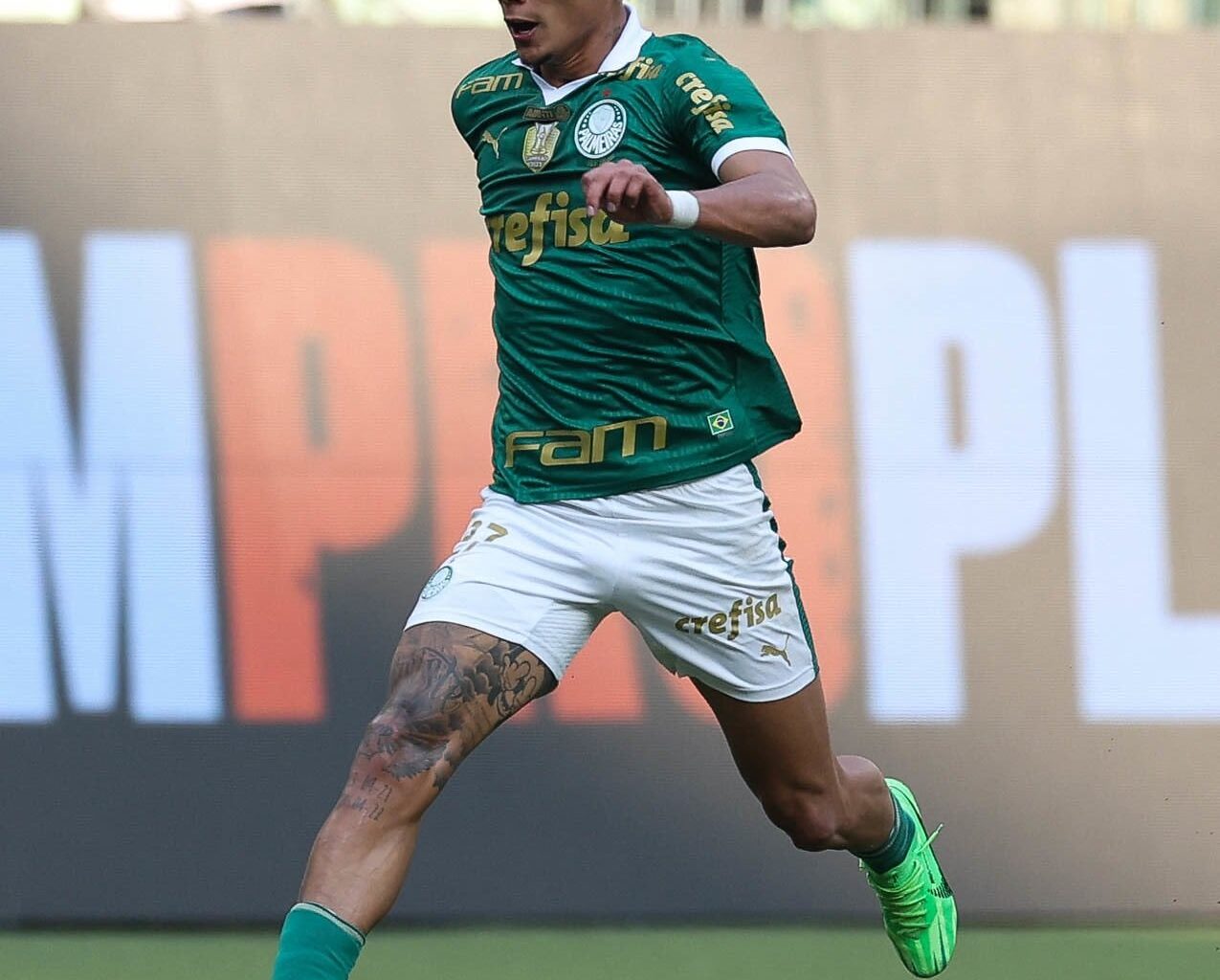 [Antena2RCN] In the last hours,  PSG has decided to submit a 20m offer for Richard Rios. The club reported that Rios would arrive in Paris at the end of the year