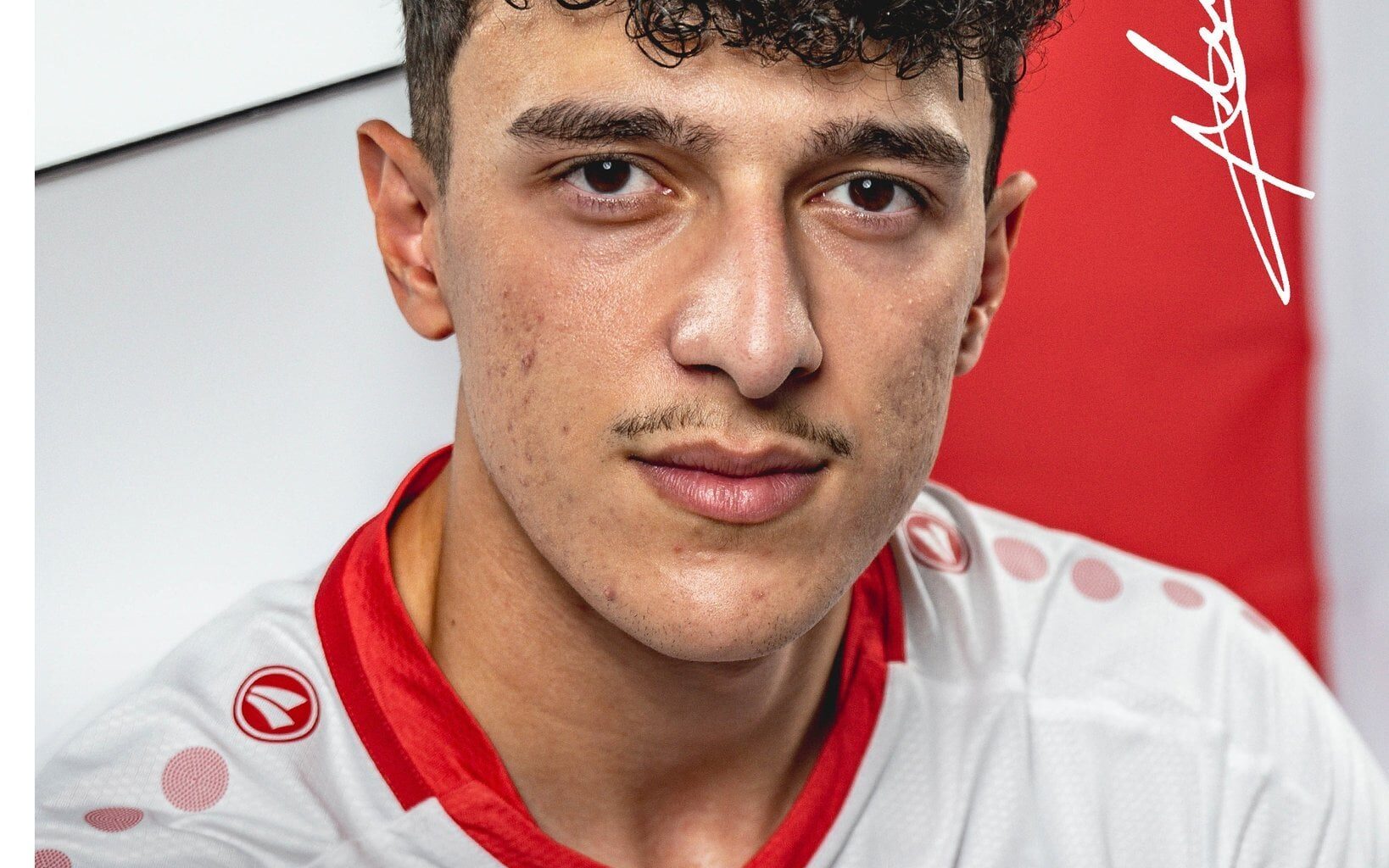 Offiziell: VfB Stuttgart verpflichtet Ameen Al-Dakhil vom FC Burnley, Vertrag bis 2028