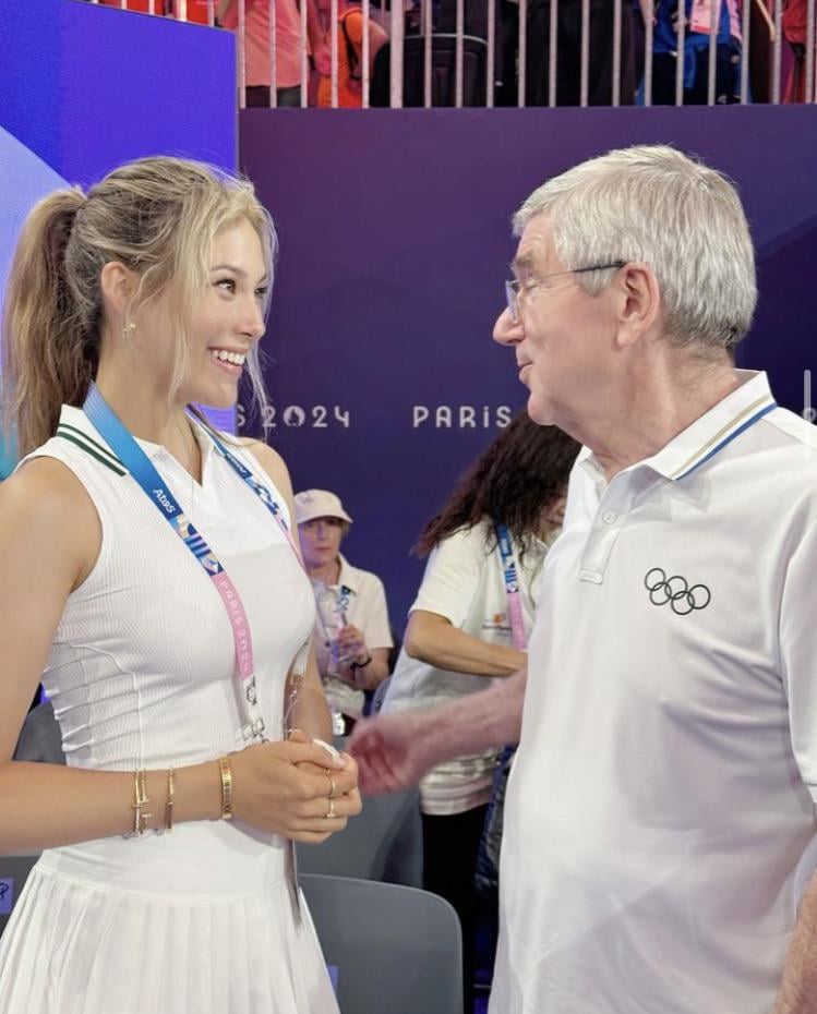 Just one gold medalist🤺 RIZZing up another ⛷️