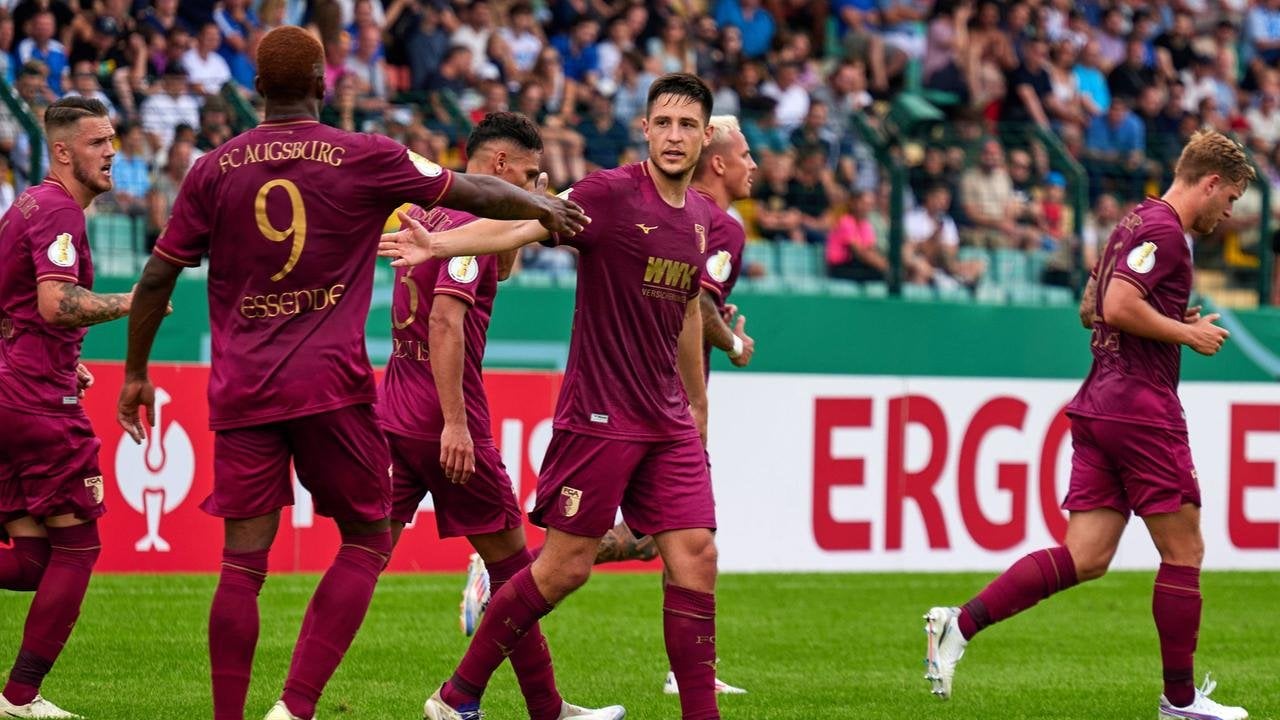 DFB-Pokal: Augsburg setzt sich nach Rückstand bei Viktoria Berlin durch