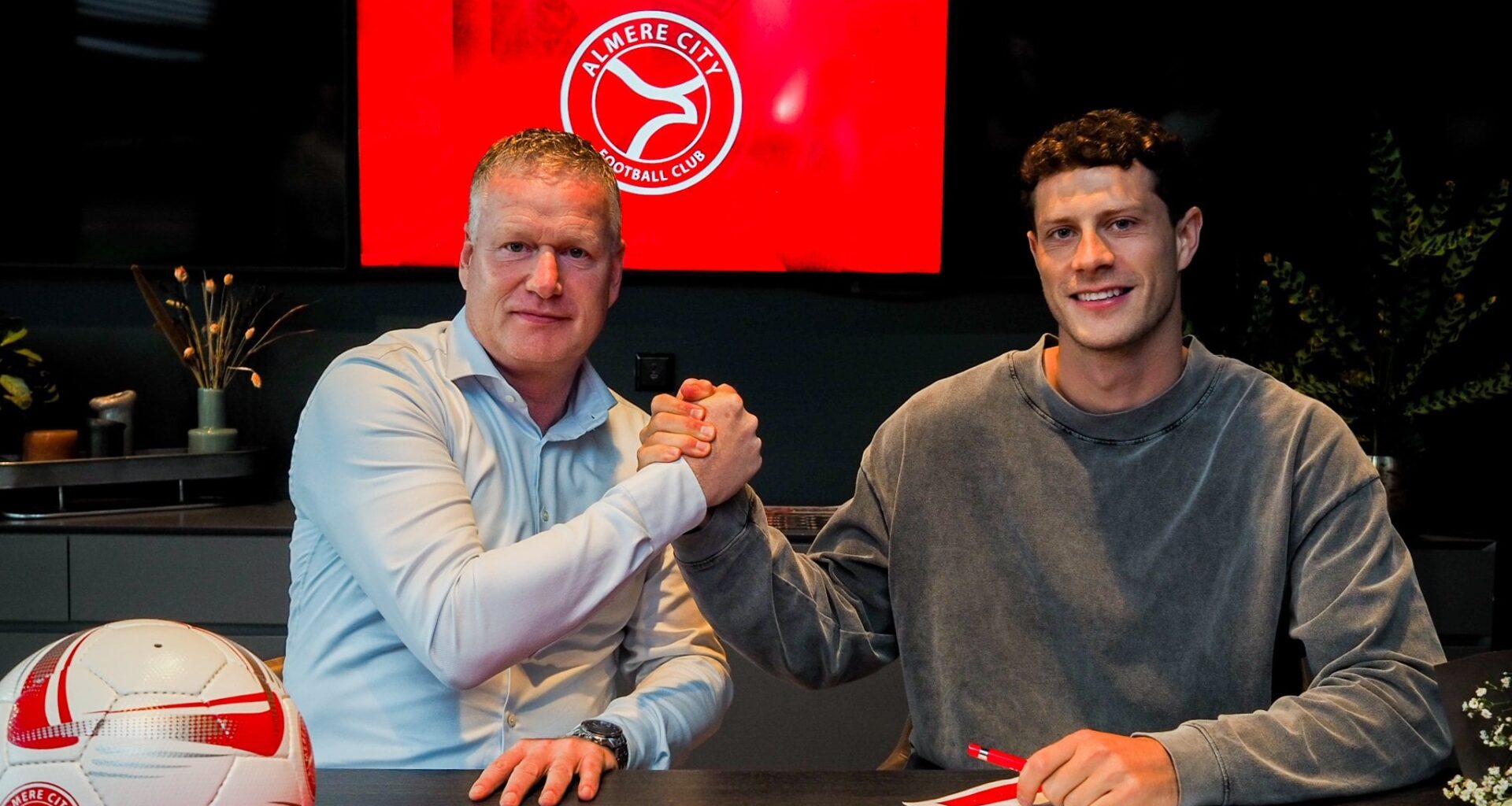 Almere City haalt James Lawrence binnen, Ervaren verdediger tekent voor twee seizoenen