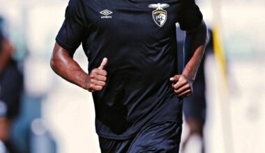 Alex Sandro, atualmente sem clube, está a treinar no... Portimonense