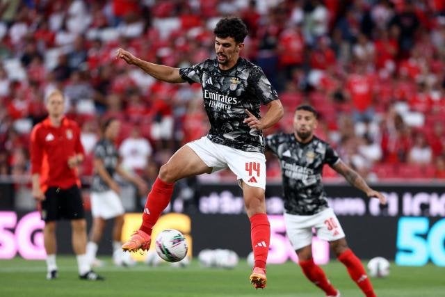 [Loïc Tanzi] PSG has made contact with Benfica’s centre-back, Tomás Araújo as a replacement for Milan Škriniar if he were to leave.