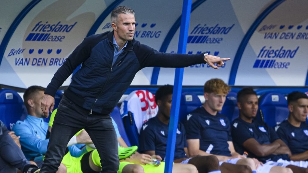 Van Persie heeft eerste zege binnen: Heerenveen legt NAC over de knie