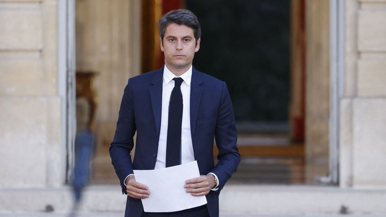 Gabriel Attal propose aux groupes de l'Assemblée nationale de "bâtir des compromis législatifs", en excluant LFI, le RN et ses alliés