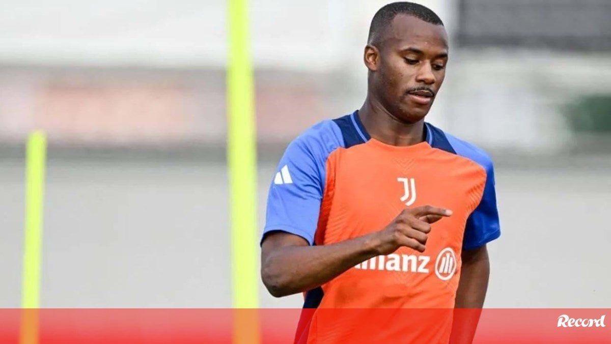 Tiago Djaló vai a Roma, não assina, sai chateado do hotel e regressa à Juventus