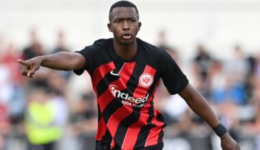 [Hawkins] Total agreement between Pacho and PSG for a 5 year contract. The central defender was priority after Yoro. There’s also an agreement in principle between PSG and Frankfurt for 40m but the clubs are still working on some details (payment plan, etc)