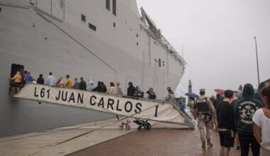 Sumar quiere defensa aclare si buque Juan Carlos I tiene mision cerca de Iran.