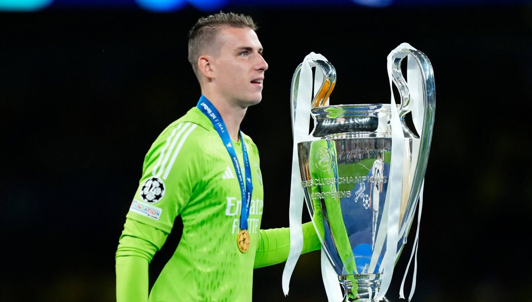 [Guillermo Rai/ The Athletic] Andriy Lunin is expected to stay at Real Madrid until 2025. Carlo Ancelotti is counting on him.