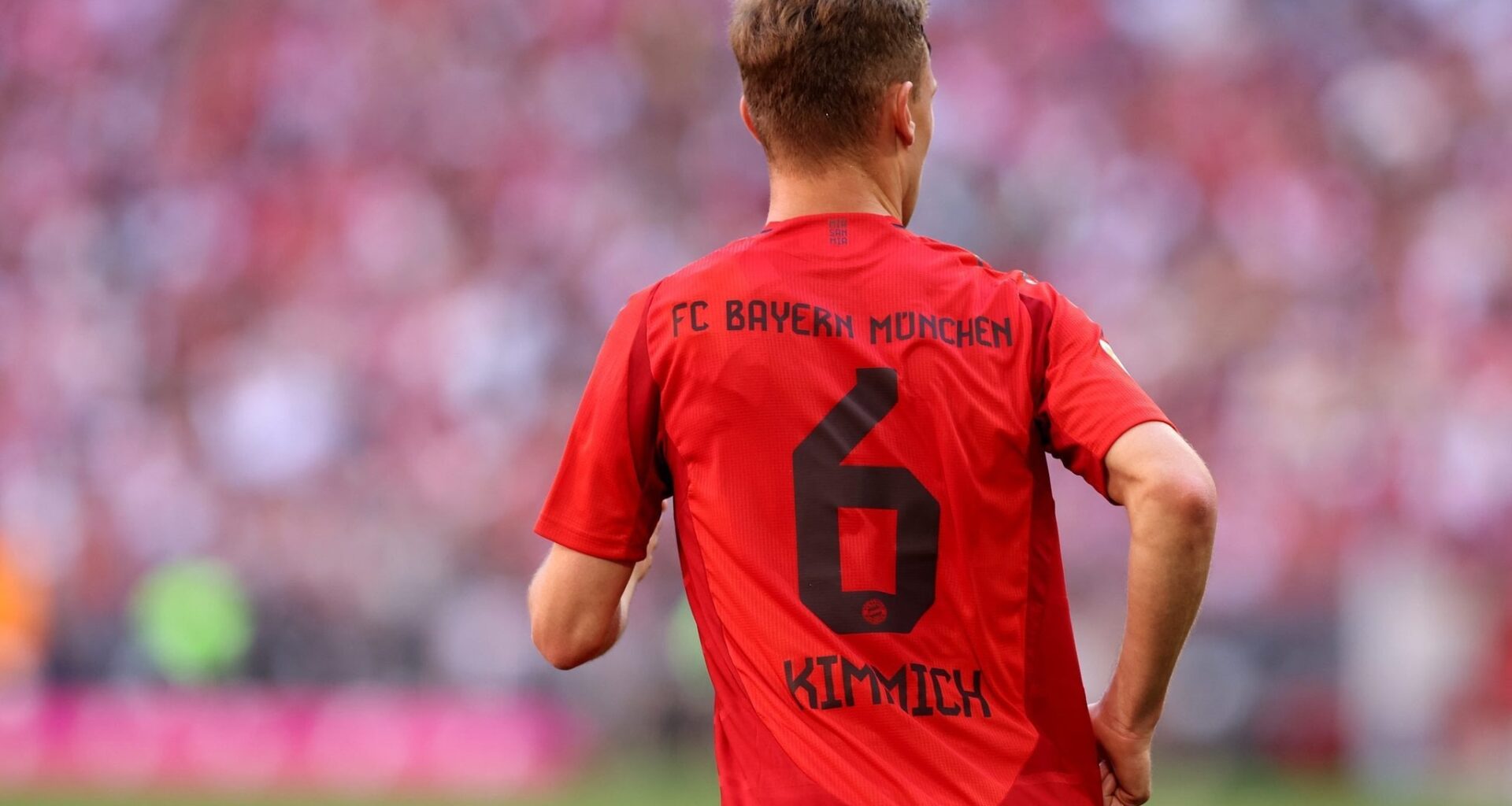 Bayern would have listened to big offers for Joshua Kimmich, but the player is ruling out a move this summer and wants to stay despite PSG's interest. Therefore, Bayern are now trying to convince him to sign a new contract with a pay cut, as the club needs to reduce the wage structure
