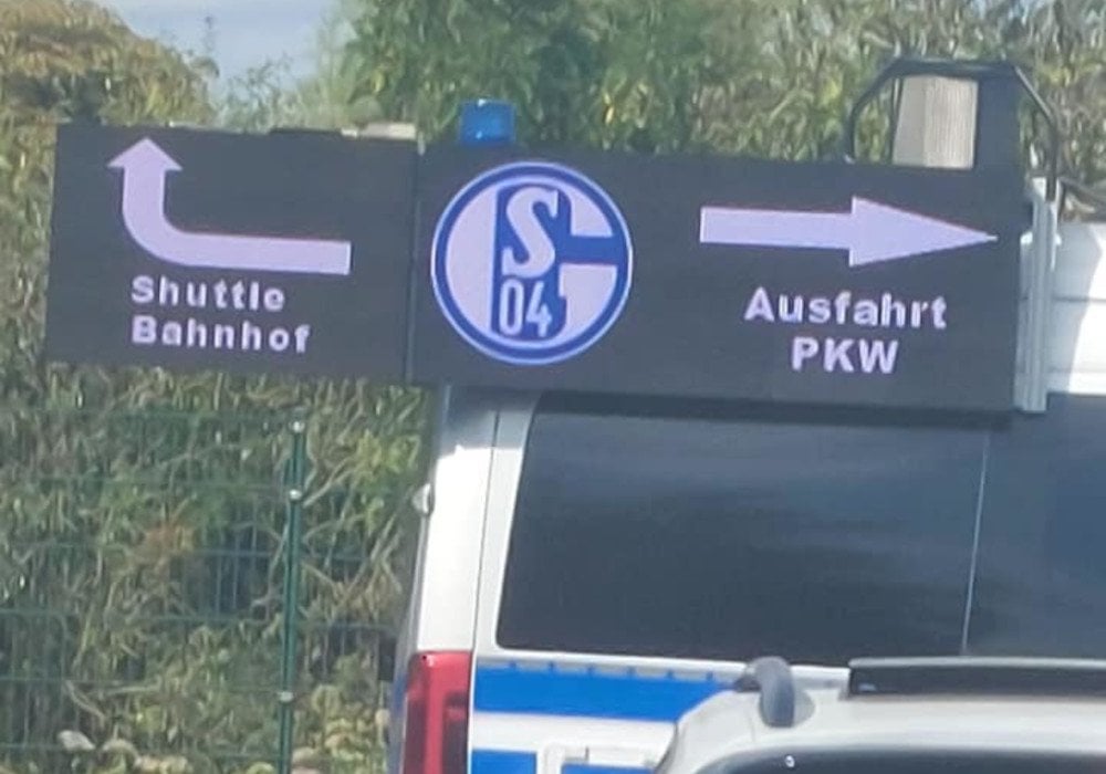 "Massive Form der Unverhältnismäßigkeit und Sippenhaft" - Königsblaue Hilfe nimmt Stellung zur Festsetzung von 500 Schalkefans, die Auswärtsspiel in Magdeburg verpassten