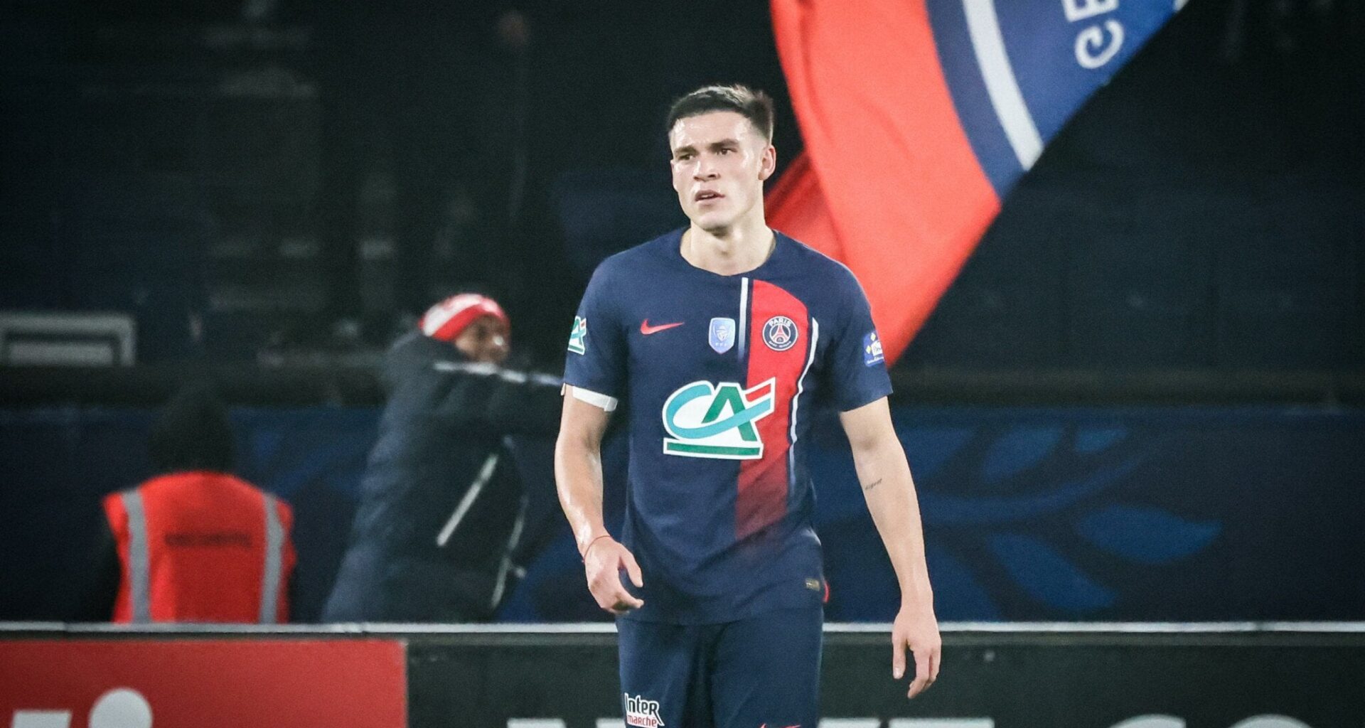 PSG and Manchester United are close to reaching an agreement for Manuel Ugarte for a fee worth around €60M. 

Details still remain to be finalized, but all parties involved are confident that the deal will be done by the end of the window. 
@B_Quarez
, 
@LeMechenoua