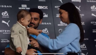 During their reintroduction photos, Gundogan’s child kept pointing to the Man City badge 🔵
