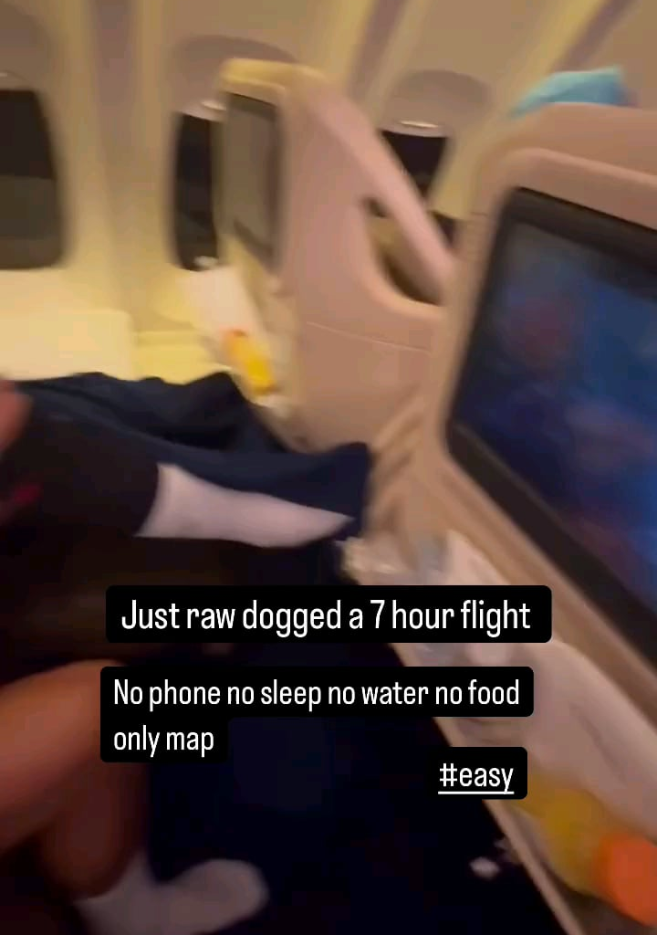 Haaland rawdogged the flight back to Manchester🧘