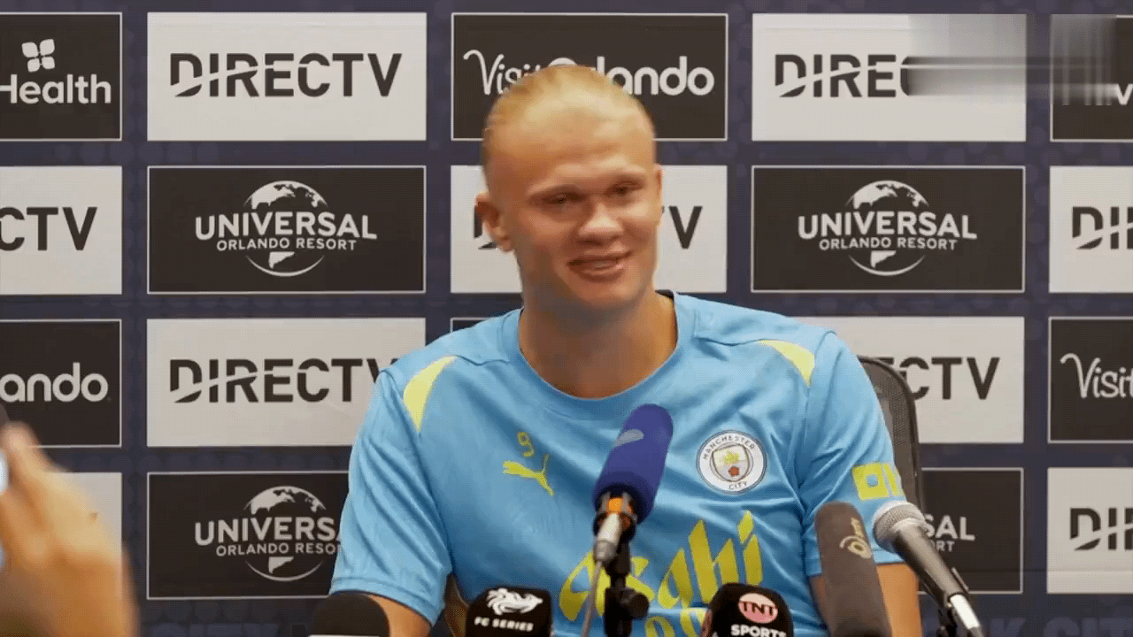 Erling Haaland teaching manners to reporters during a press conference