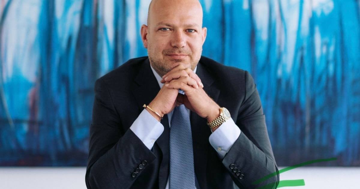 Licentiecommissie KNVB wil ‘verscherpt onderzoek’ naar overname Vitesse door Guus Franke