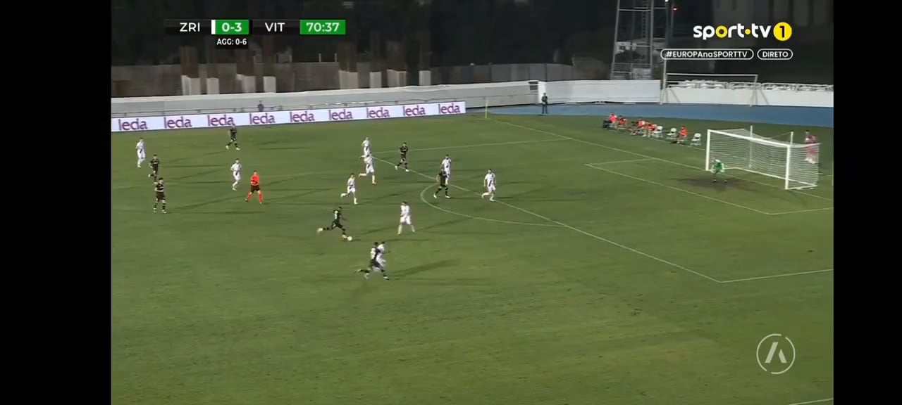 Golaço de Gustavo (Vitória SC) vs Zrinjski (4-0)
