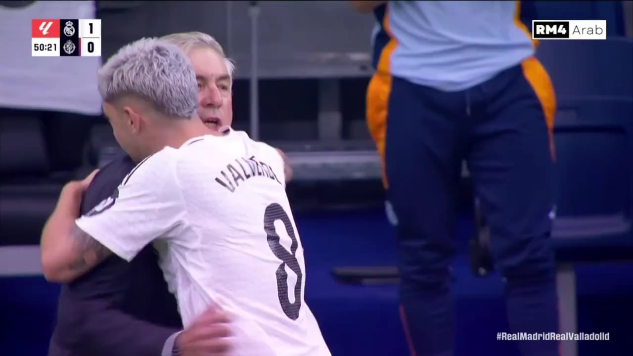 Carlo telling Valverde: I TOLD YOU. after the freekick goal