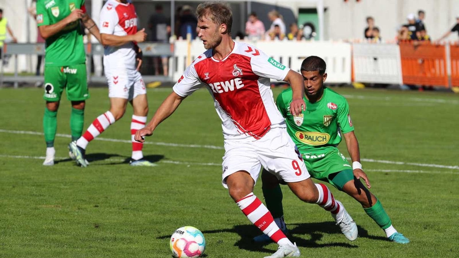 Ex Effzeh-Stürmer Sebastian Andersson steht nach SkySportDE-infos vor einem Wechsel zu CF Intercity Joan D'Alacant in die dritte spanische Liga. Der 33-jährige wird dort einen Vertrag bis 2026 unterschreiben + Option auf eine Anstellung in der Club-Direktion.