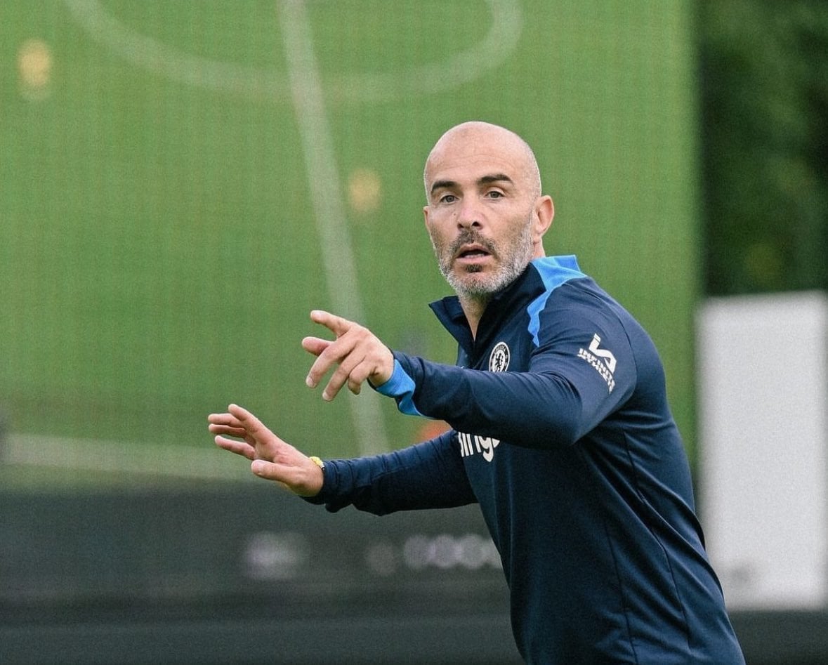 [Fabrizio Romano] Maresca: “I am not working with 42 players. I am working with 21 players”. “The other 15-20 players are training apart. I don't see them. It's not a mess like it looks from outside. Absolutely not”. “They can even have 20 years contract, it’s not my point. I don’t care”.