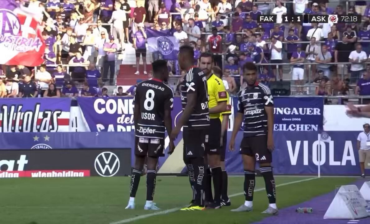 Lautstarke Pfiffe starten im Moment der Einwechselung von Jerome Boateng bei LASK