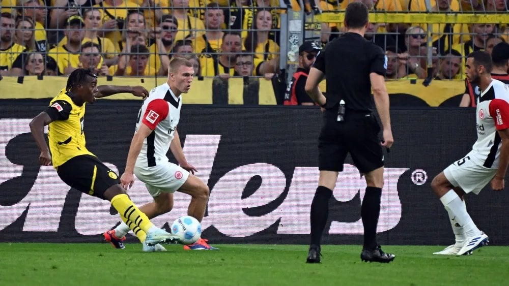 [Bundesliga | 1. Spieltag] Zähes Auftaktspiel: Gittens-Doppelpack löst den Knoten beim BVB gegen Frankfurt
