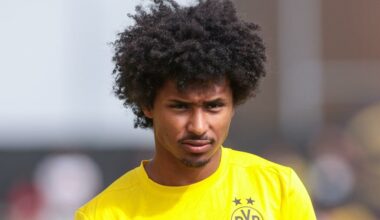 Adeyemi bekennt sich zum BVB: "Mein Fokus liegt nur auf dem BVB, das war schon so, bevor diese Gerüchte aufgekommen sind. Ich habe mich vor zwei Jahren bewusst für Dortmund entschieden und diese Mission ist auch noch nicht erfüllt. Ich liebe es, hier zu sein und in diesem geilen Stadion zu spielen."