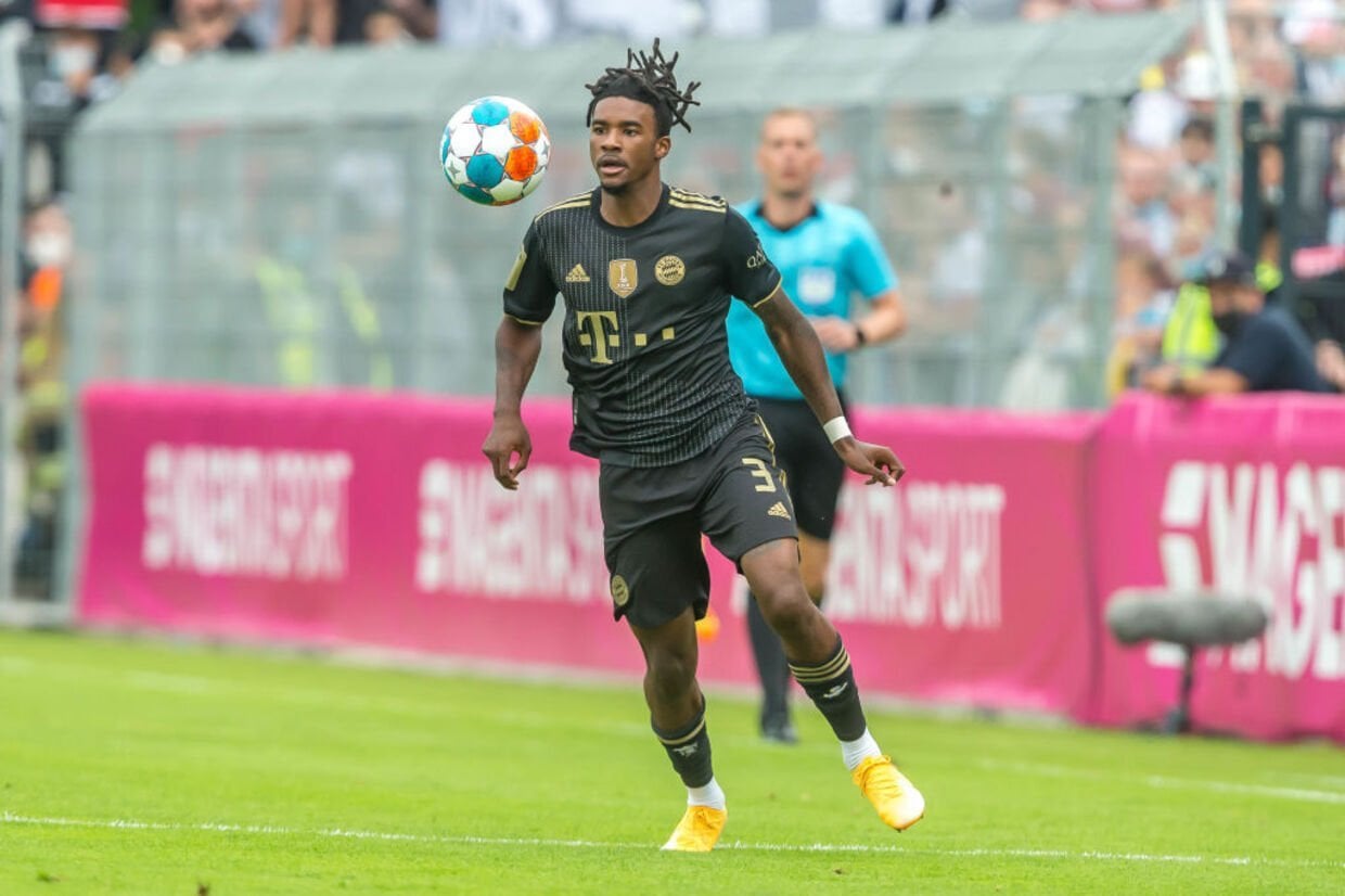 Inglês ao chá das cinco: Rio Ave garante lateral com 17 jogos pelo Bayern