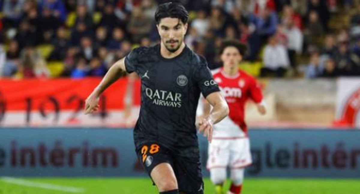 [Relevo] Lopetegui and West Ham have convinced Carlos Soler to join. Weat Ham is waiting to offload some players as Soler’s salary remains a problem that will need to be discussed with PSG. West Ham will make a formal offer to PSG which will be a loan with obligation or a transfer