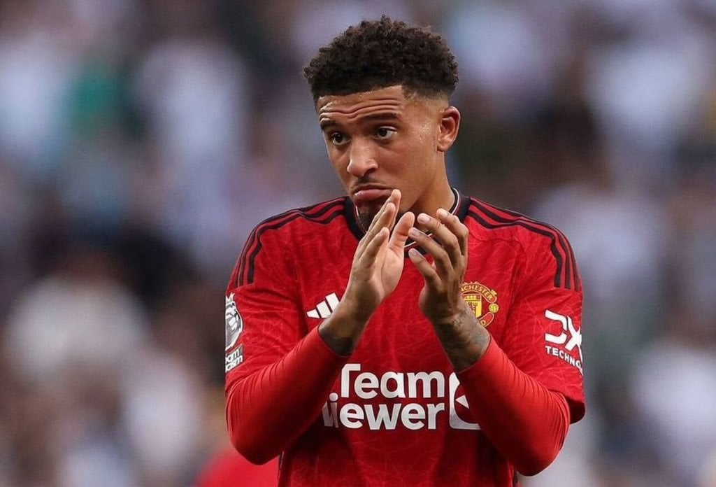 Erik Ten Hag on Jadon Sancho's exclusion: “I had a choice to make. We had some issues, we need a full squad. He's one of them and needs to compete for his position”.