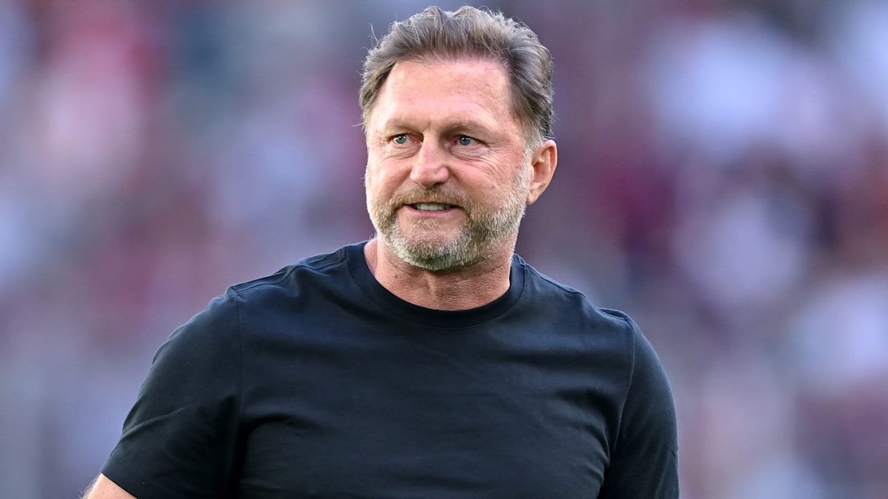 Hasenhüttl kritisiert Wolfsburg-Publikum: "Es war mir einfach bisschen zu ruhig. Als wir das Spiel drehen, war mal kurz Stimmung und nach dem zweiten Tor ist wieder Friedhof. Das kann nicht sein!"