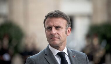 "Odeur de cohabitation", "Quelqu'un qui a de la bouteille"... Emmanuel Macron toujours à la recherche du futur Premier ministre