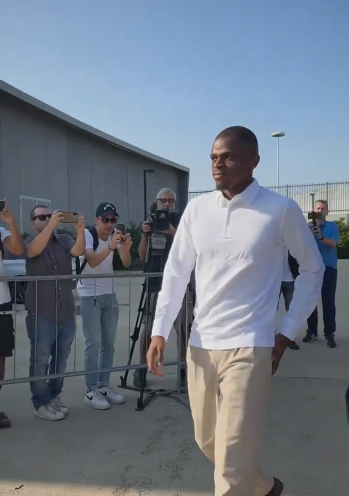 [Juventus on X] Pierre Kalulu has arrived at J|Medical