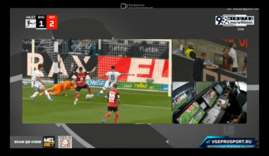 The goal does not count. Before Kleindienst had pushed the ball over the line with his head, he hit Hincapie on the foot.