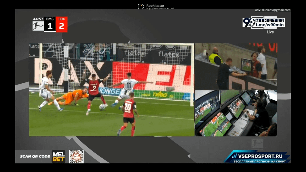 The goal does not count. Before Kleindienst had pushed the ball over the line with his head, he hit Hincapie on the foot.