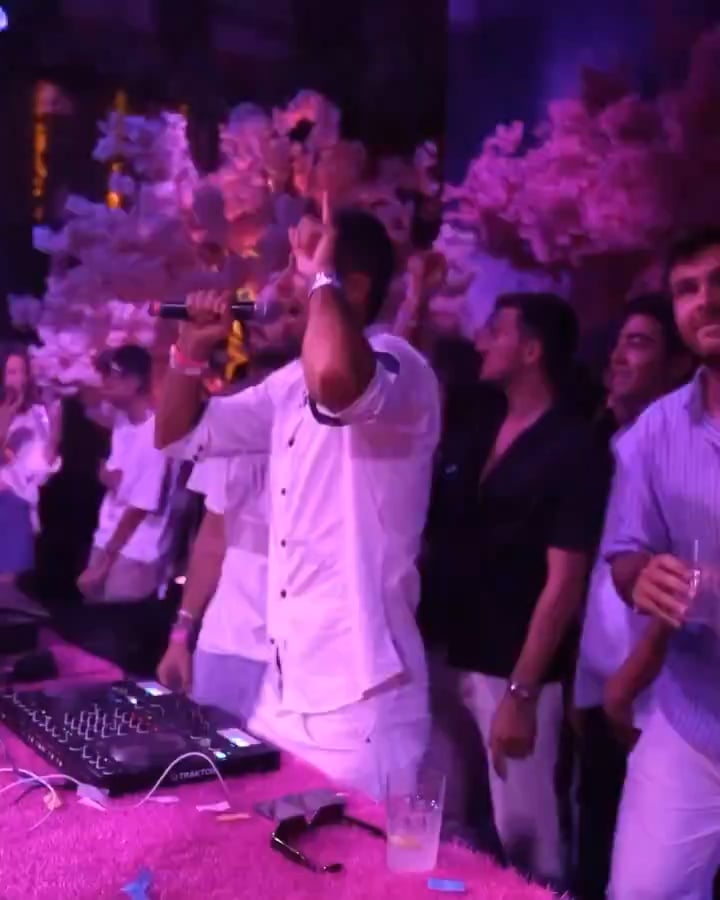 Rodri on vacation bringing the house down